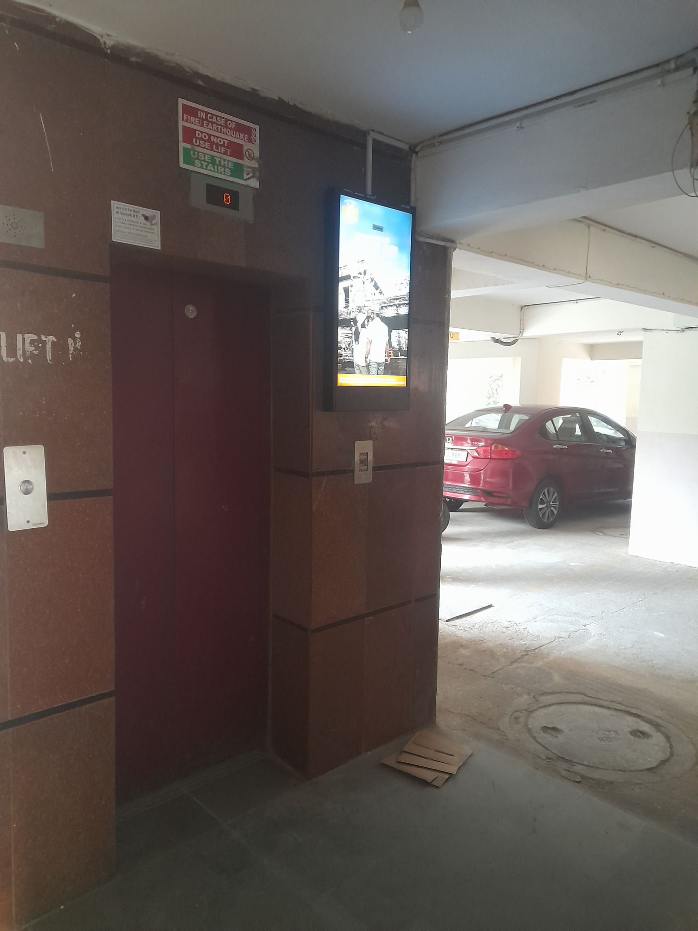 Lift Branding at Diamond Square, Sector 6, New Delhi photo 4